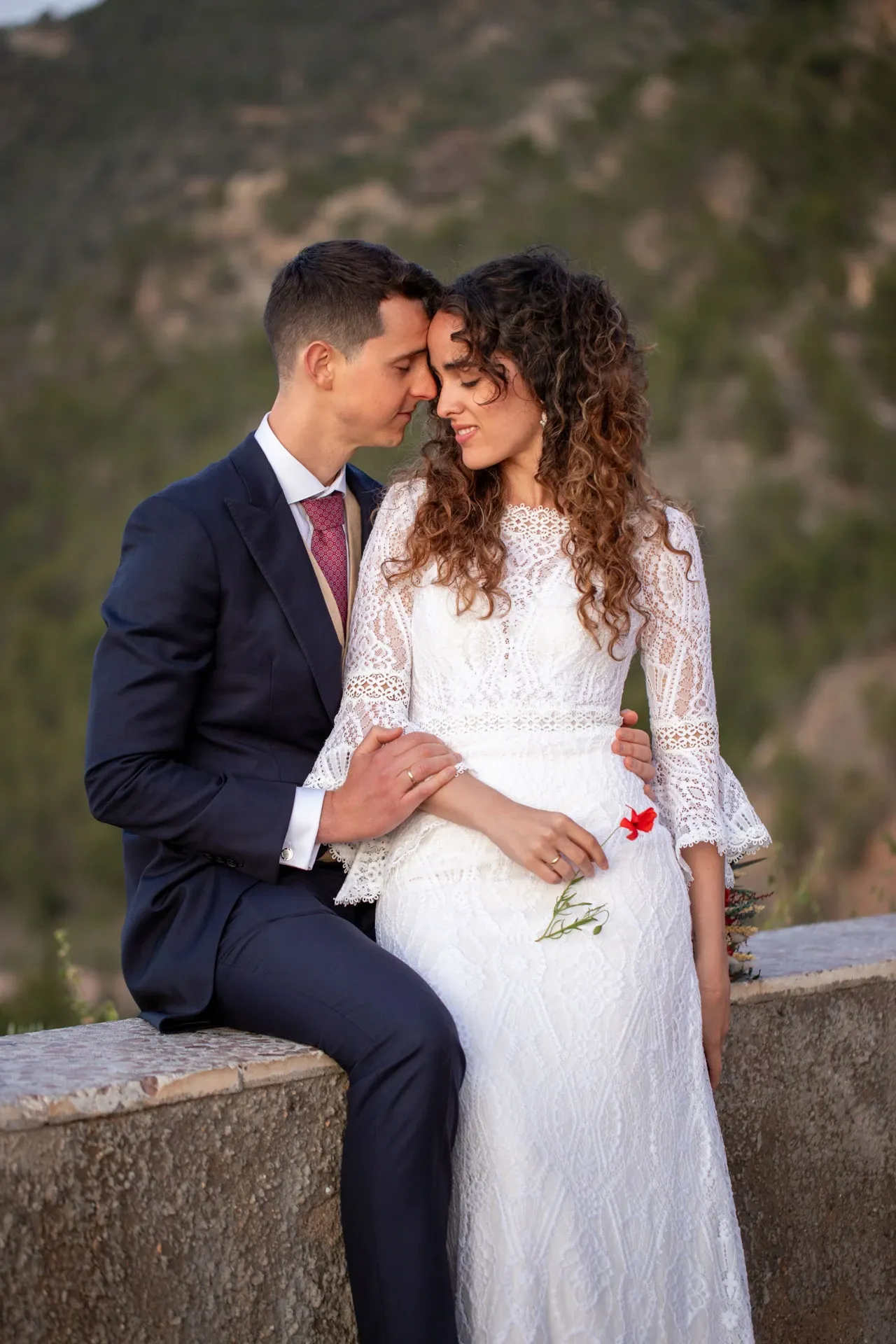 Recién casados en una sesión de postboda
