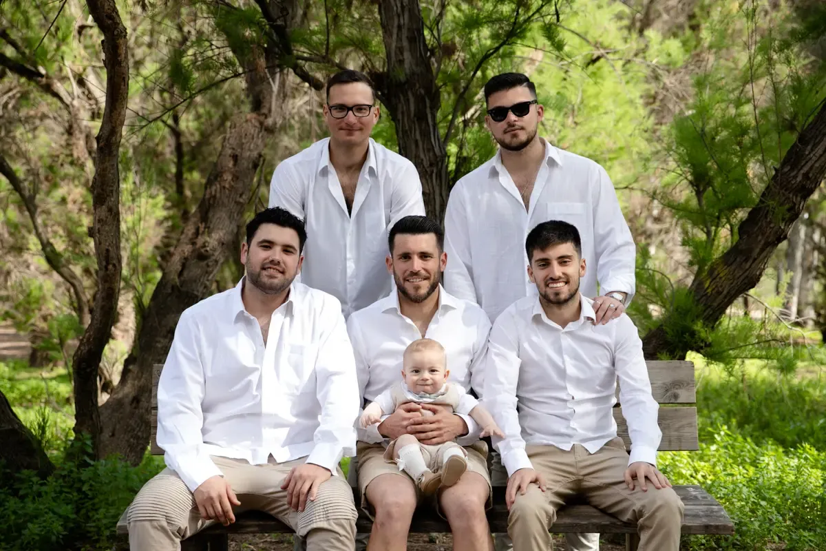Familia con el bebé en el parque